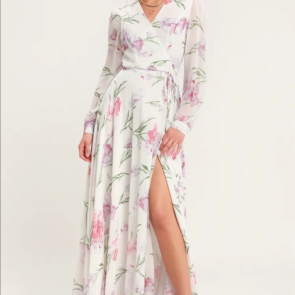 Lulu’s Size XS Loving You White Floral Print Long Sleeve Wrap Maxi Dress